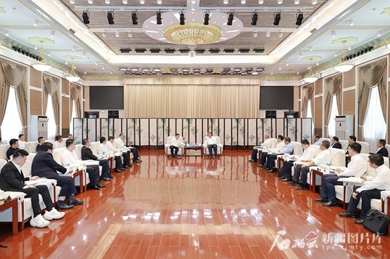 青年企业家代表团赴新疆考察交流，核五阀门集团总裁洪万生受邀出席